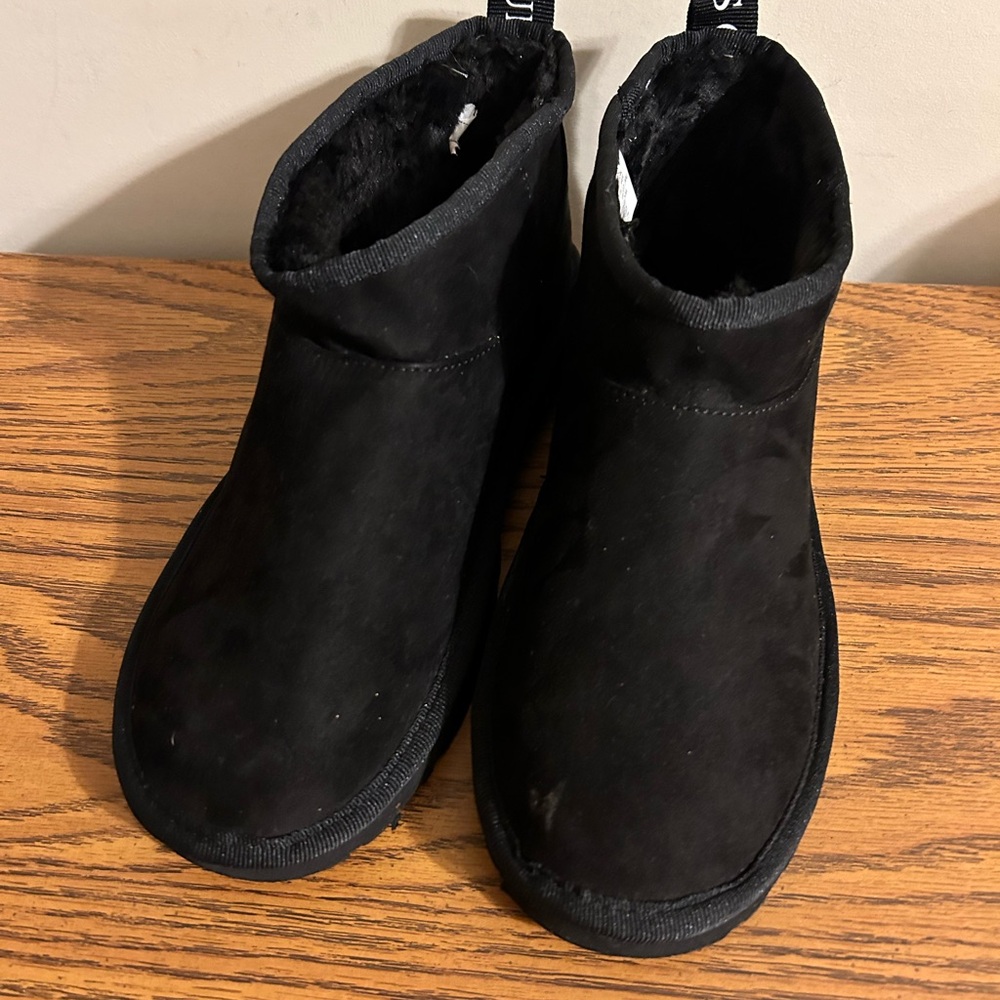 New Guess Black Faux Suede Slip On Ankle Boots With Faux Fur Lining/Size 6.5